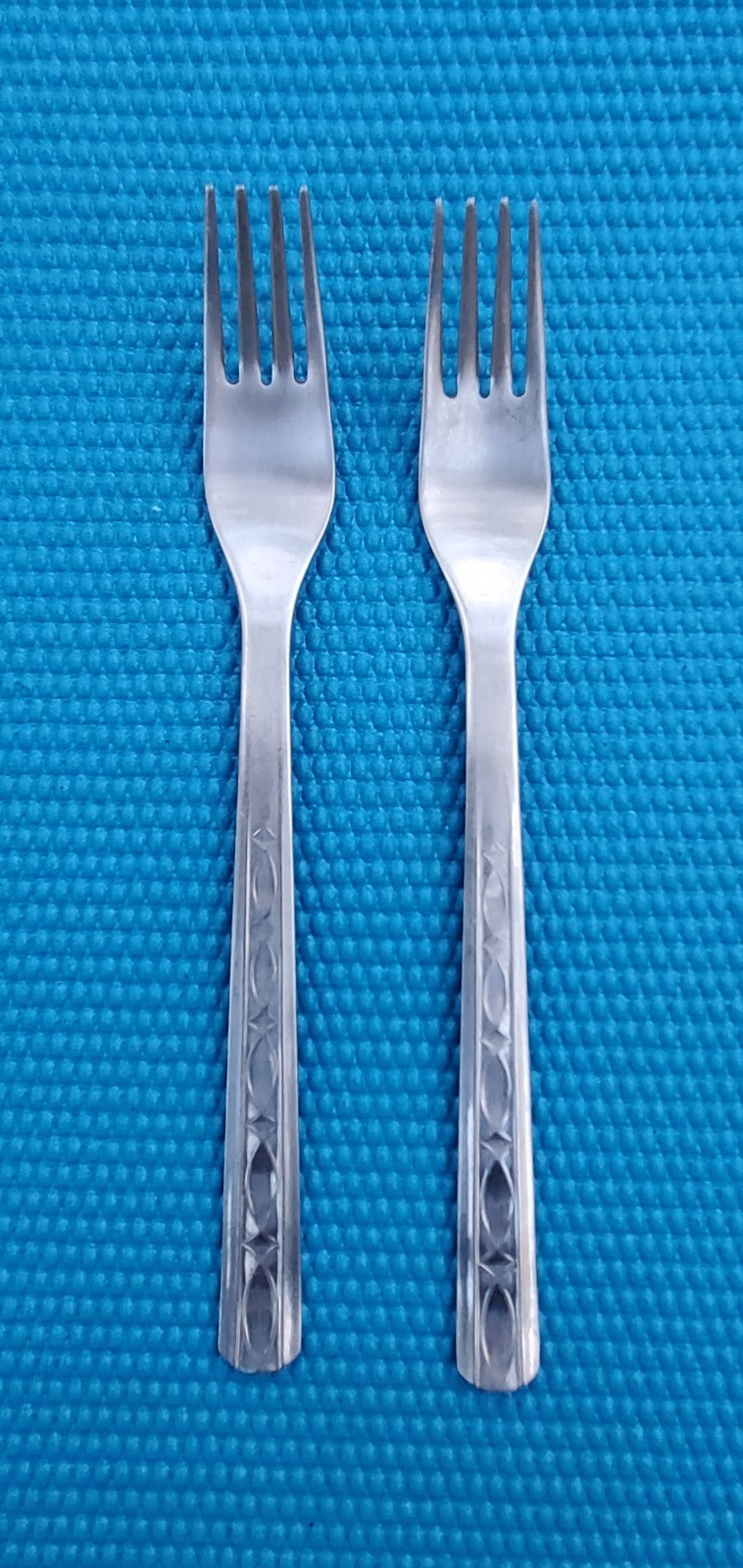 Toner 18/10 Stainless Silverware 2 DINNER FORKS 7 7/8"