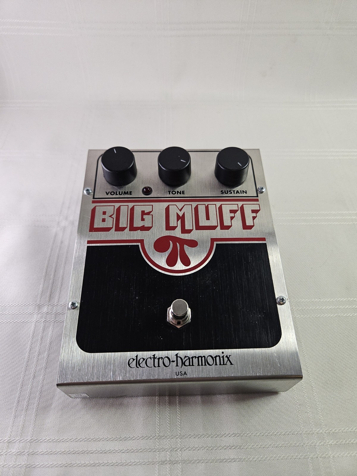 Electro-Harmonix Big Muff Pi Analog Fuzz Effects Pedal for Electric Guitar