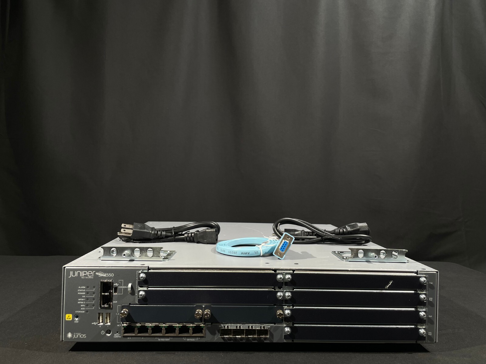 Juniper SRX550 Services Gateway Firewall SRX550-Sam Day Shipping