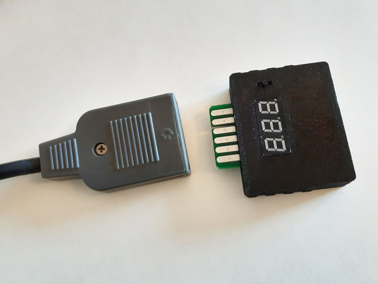 Commodore C64 voltmeter. C64, C128 & VIC-20 computers compatible. Adjustable!
