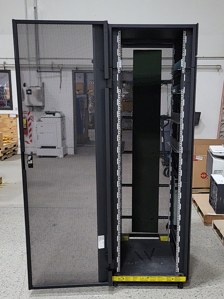 IBM 7014-T42 Enterprise 41V0087 Rolling Server Cabinet Rack Enclosure