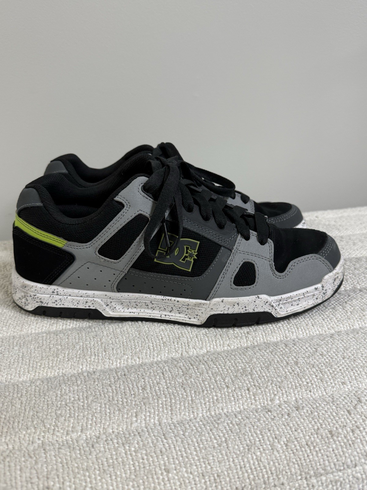 Men’s DC Stag Shoes Size 12, Gray W/ Lime Green Preowned Excellent
