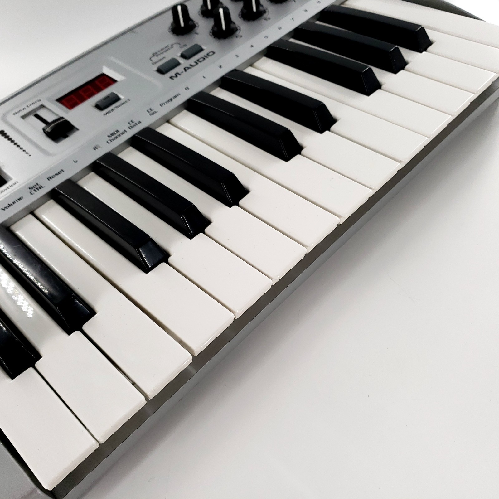M-Audio Oxygen 8 MIDI Controller Keyboard w/ USB Cable Tested & Works