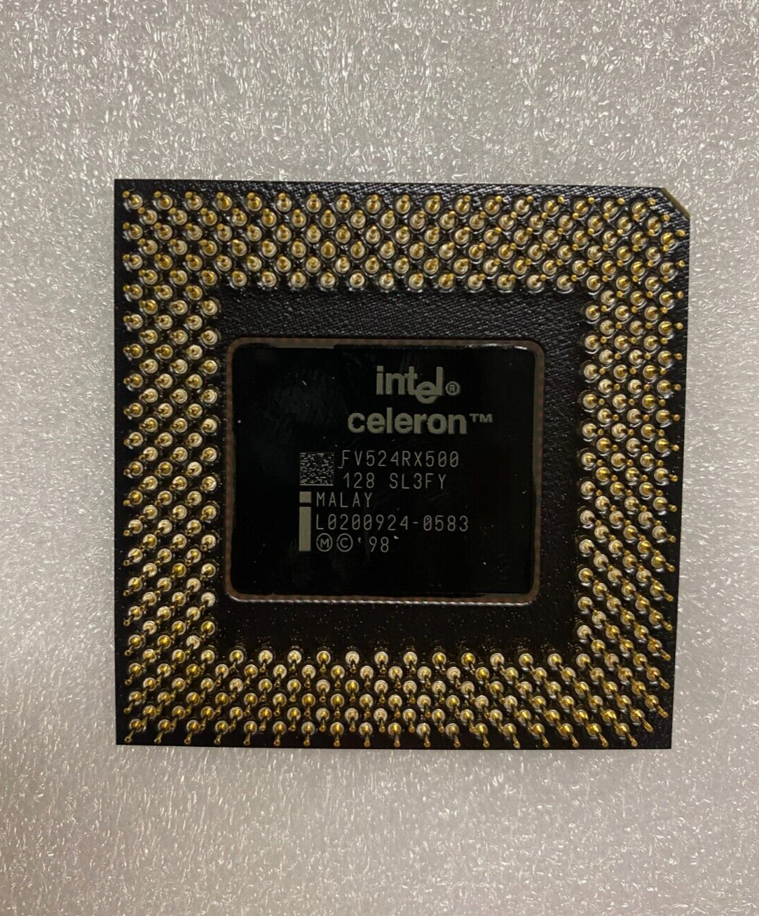 Intel Vintage Celeron 500MHz/66/128 FV80524RX500128 SL3FY Socket FC 370 Gold Pin