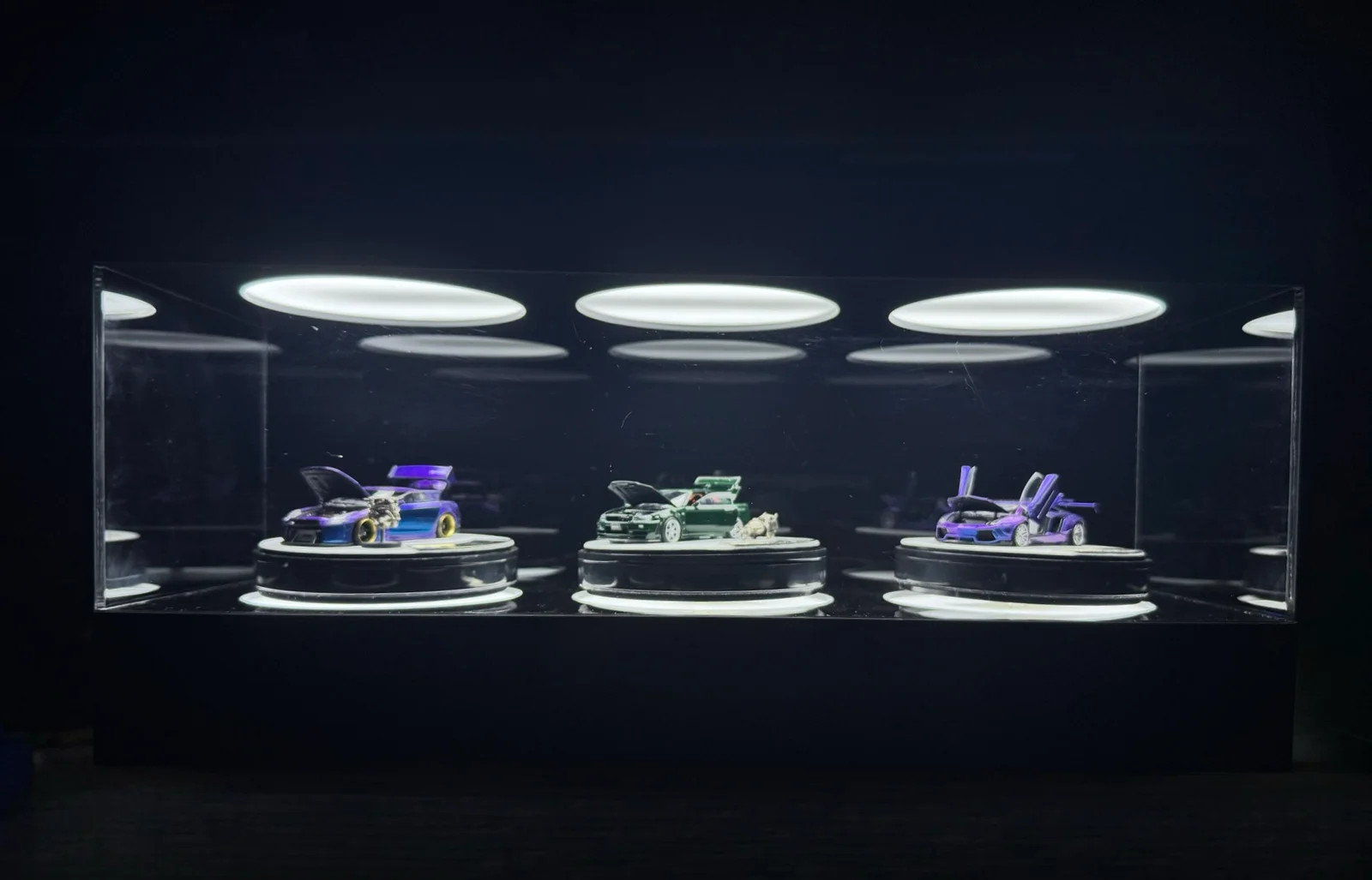 Spinning Display Case for 3 Cars with Lights for 1:64 Scale Diecast