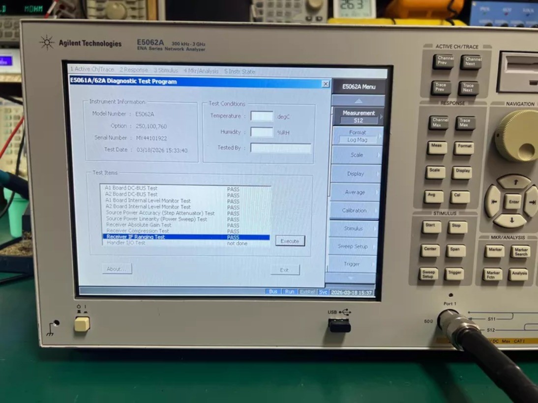 KEYSIGHT / Agilent E5062A 300kHz-3GHz Vector network Analyzer/used