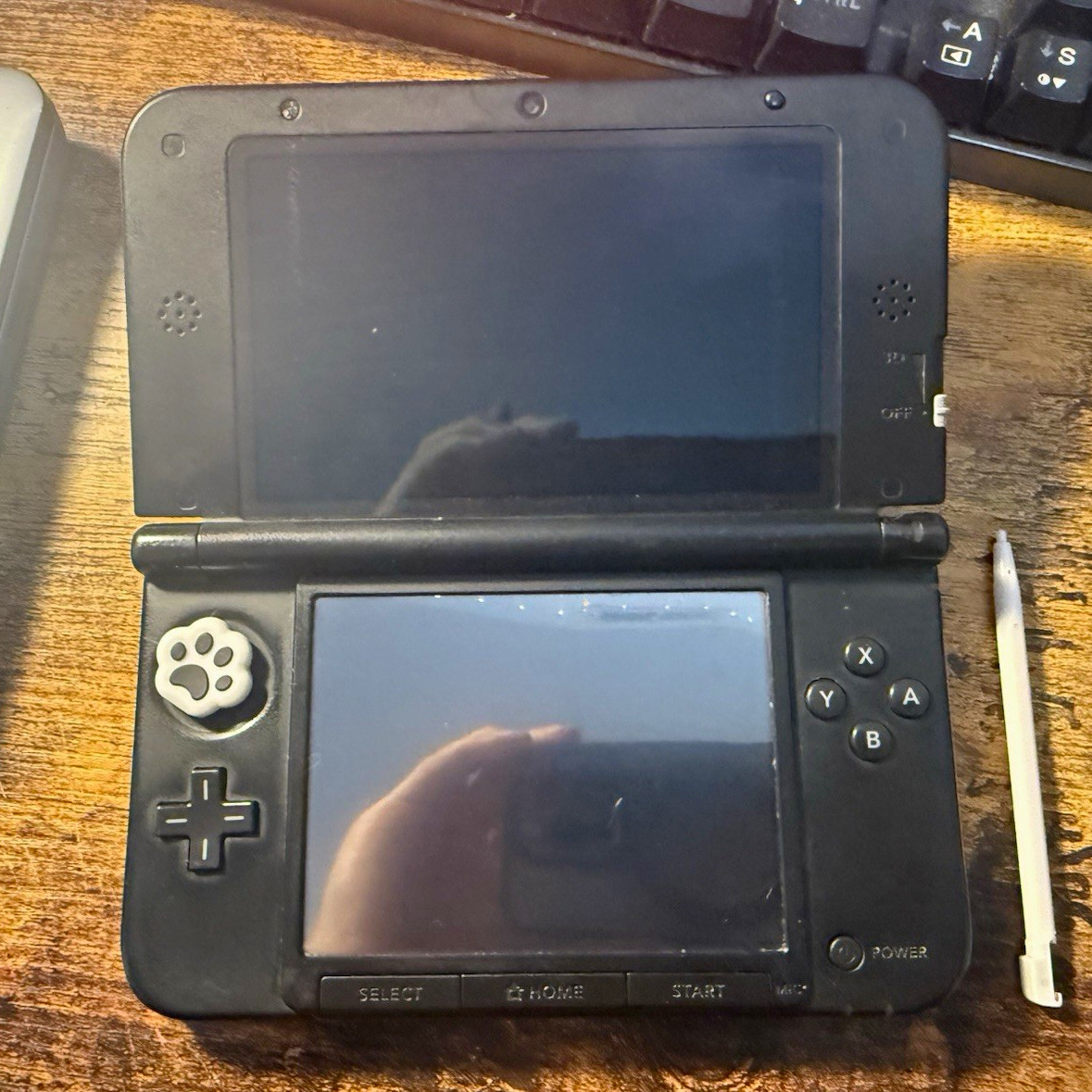 Nintendo 3DS XL Black 4GB NTSC-U/C Wi-Fi Handheld w/ genuine Stylus & Charger