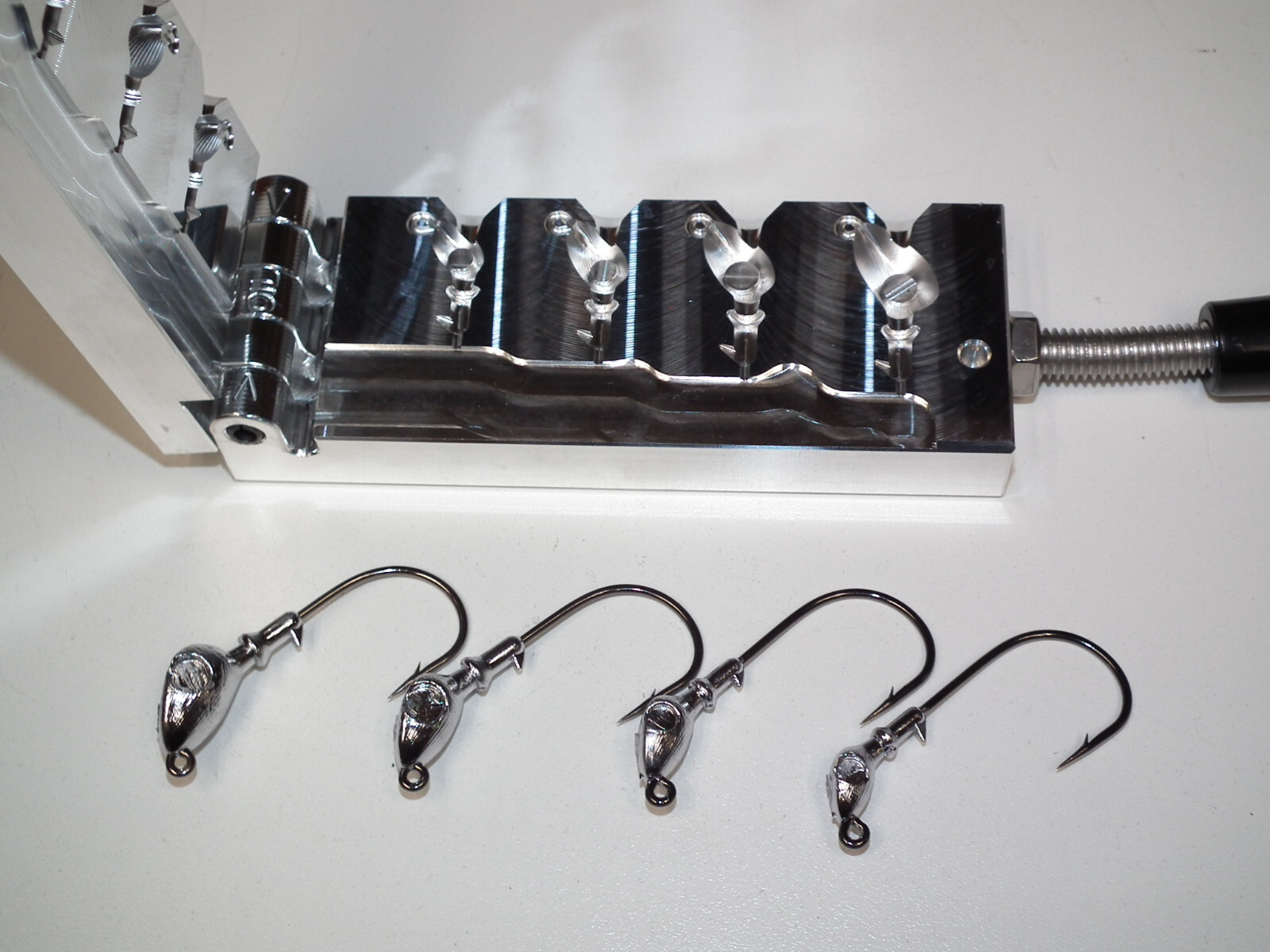 Saltwater Standup -6 with eyes 1/4,3/8,1/2,3/4oz jig mold Poison Tail Teaser