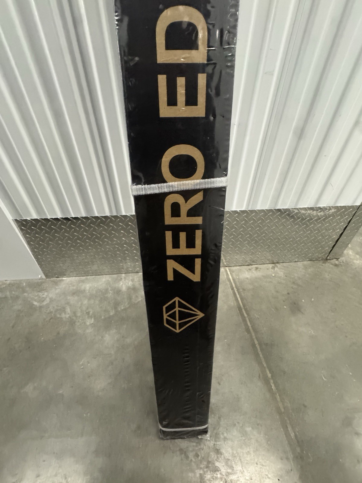 ZERO EDGE HD-90 3D HD PROJECTOR SCREEN