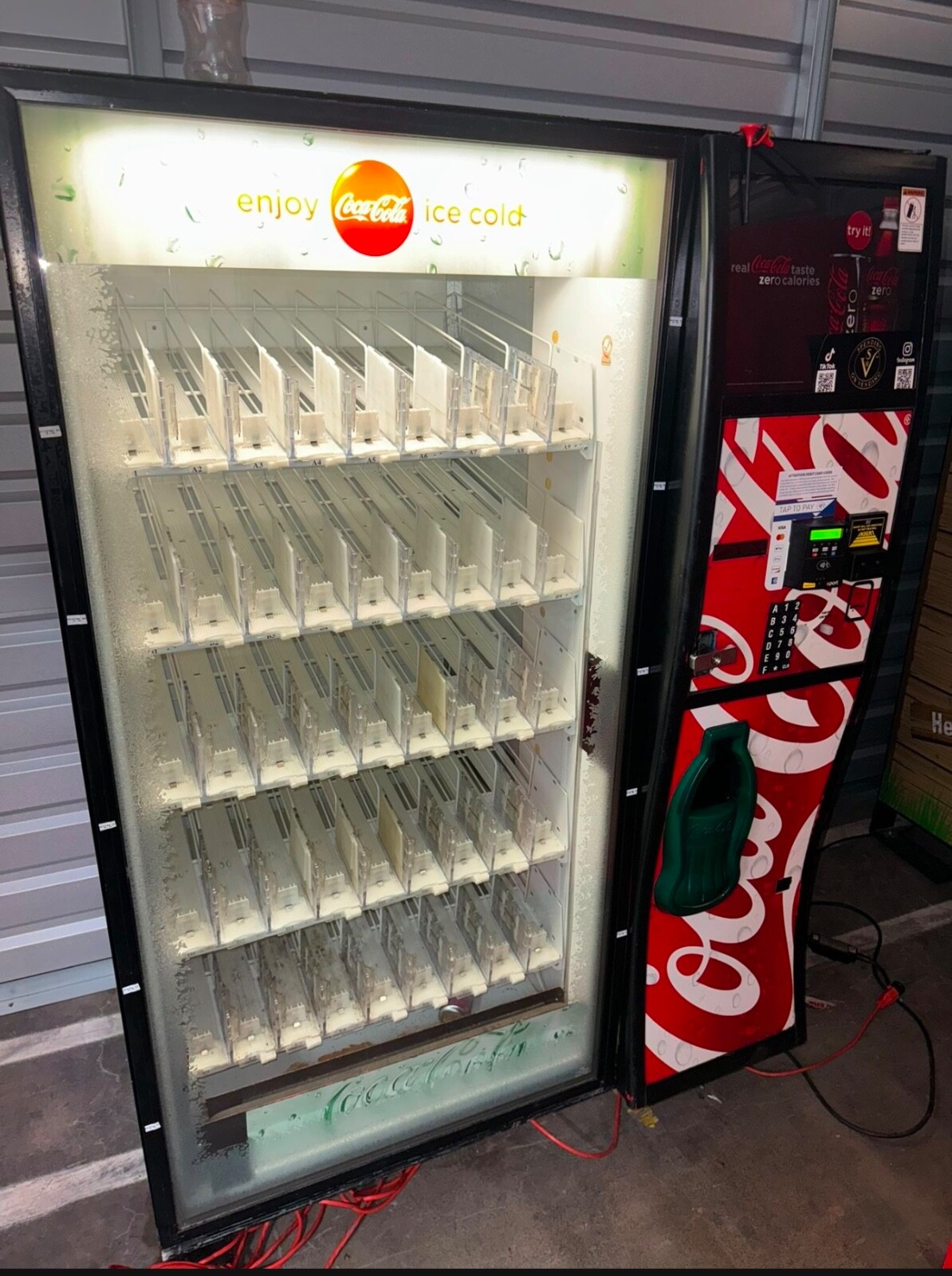 DIXIE NARCO 5000 DN5000 Elevator SODA COKE DRINK VENDING MACHINE