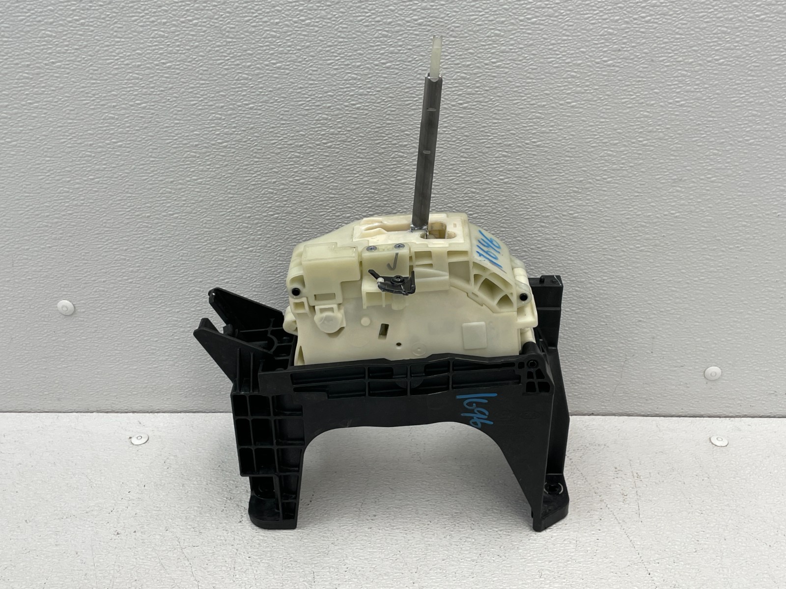 20 21 22 Kia Telluride Automatic Transmission Gear Shifter Selector 1696 OEM