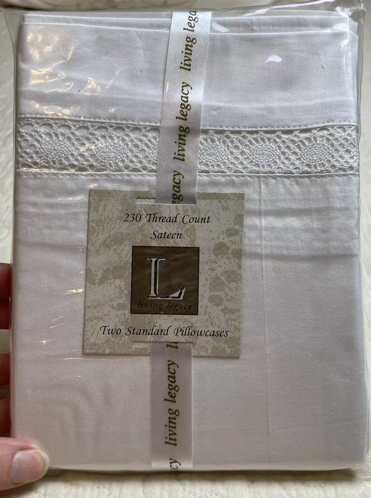 Living Legacy 230 Thread Count Sateen White Standard Pillow Cases NEW Lace Trim