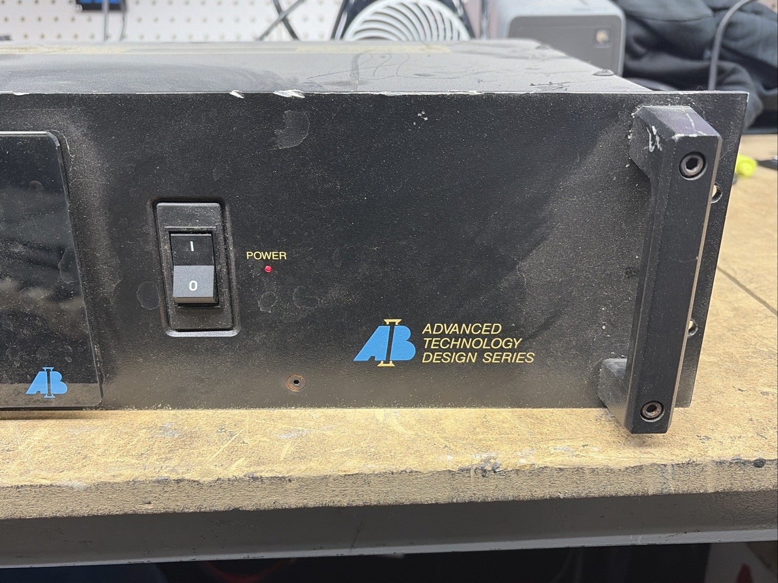 AB International 712 Amplifier