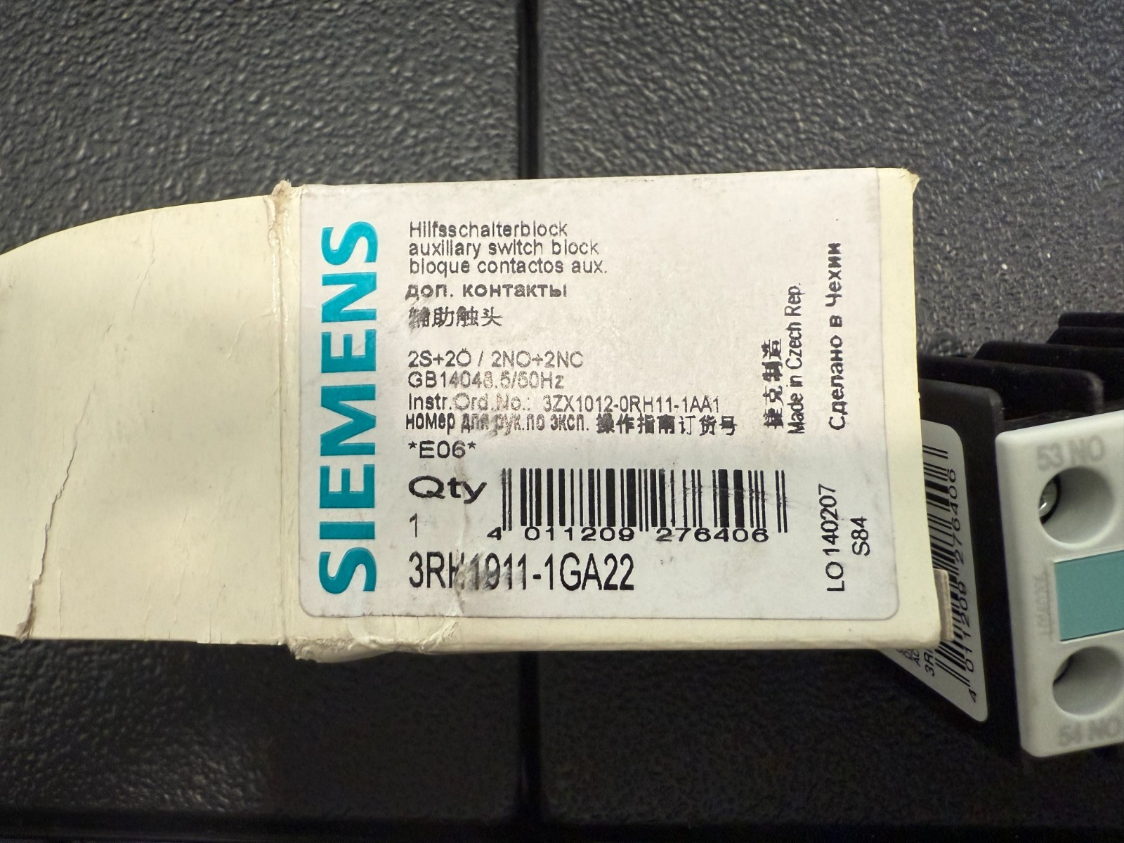 SIEMENS 3RH1911-1GA22 Auxiliary Contact New One  Free Shipping..