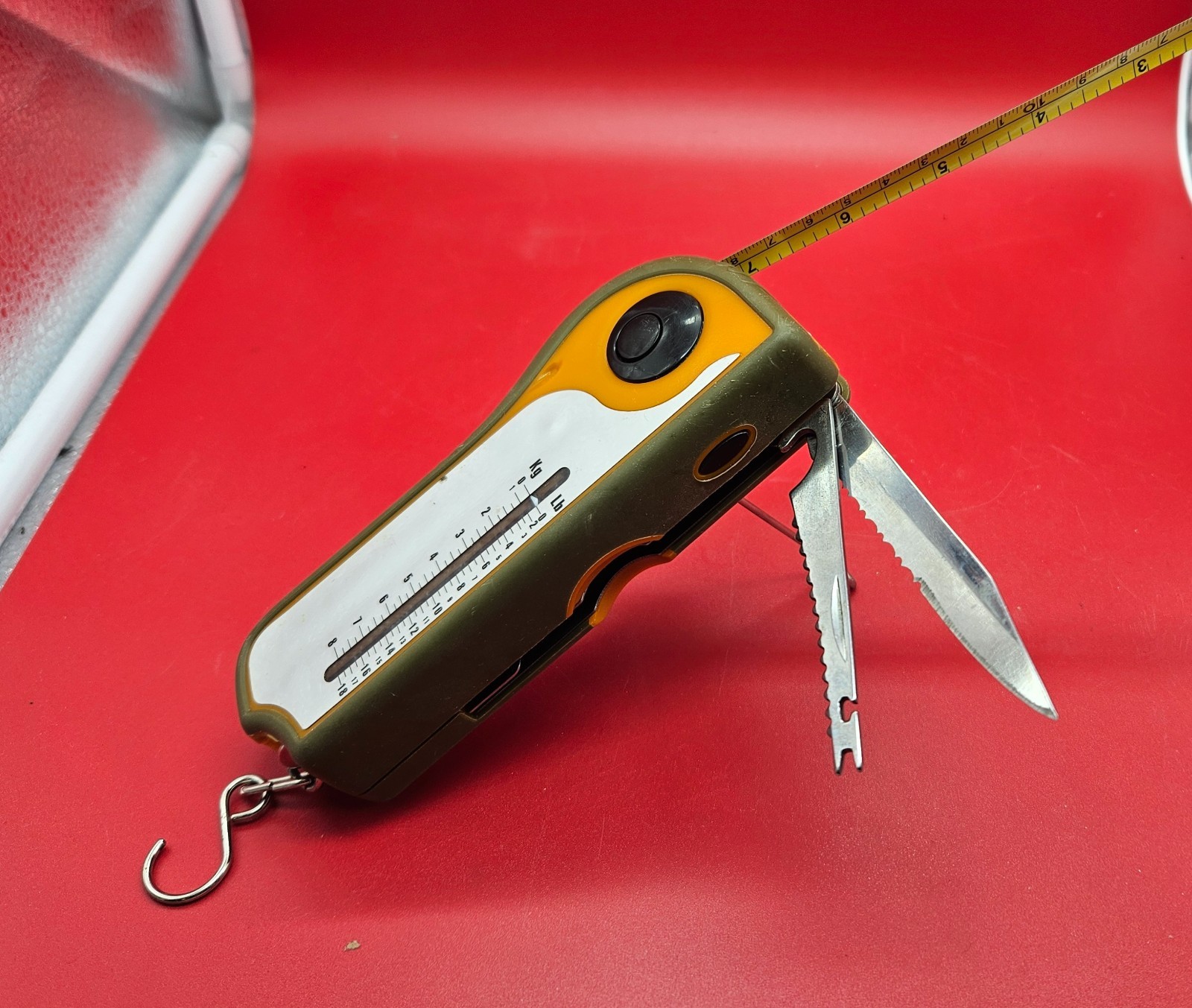 Versatile fish scale with ruler, flashlight, scissors, blades/scalers