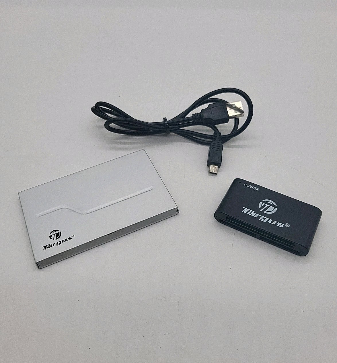 Targus Universal High Speed Memory Card Reader 33 in 1 & Memory Chip Case