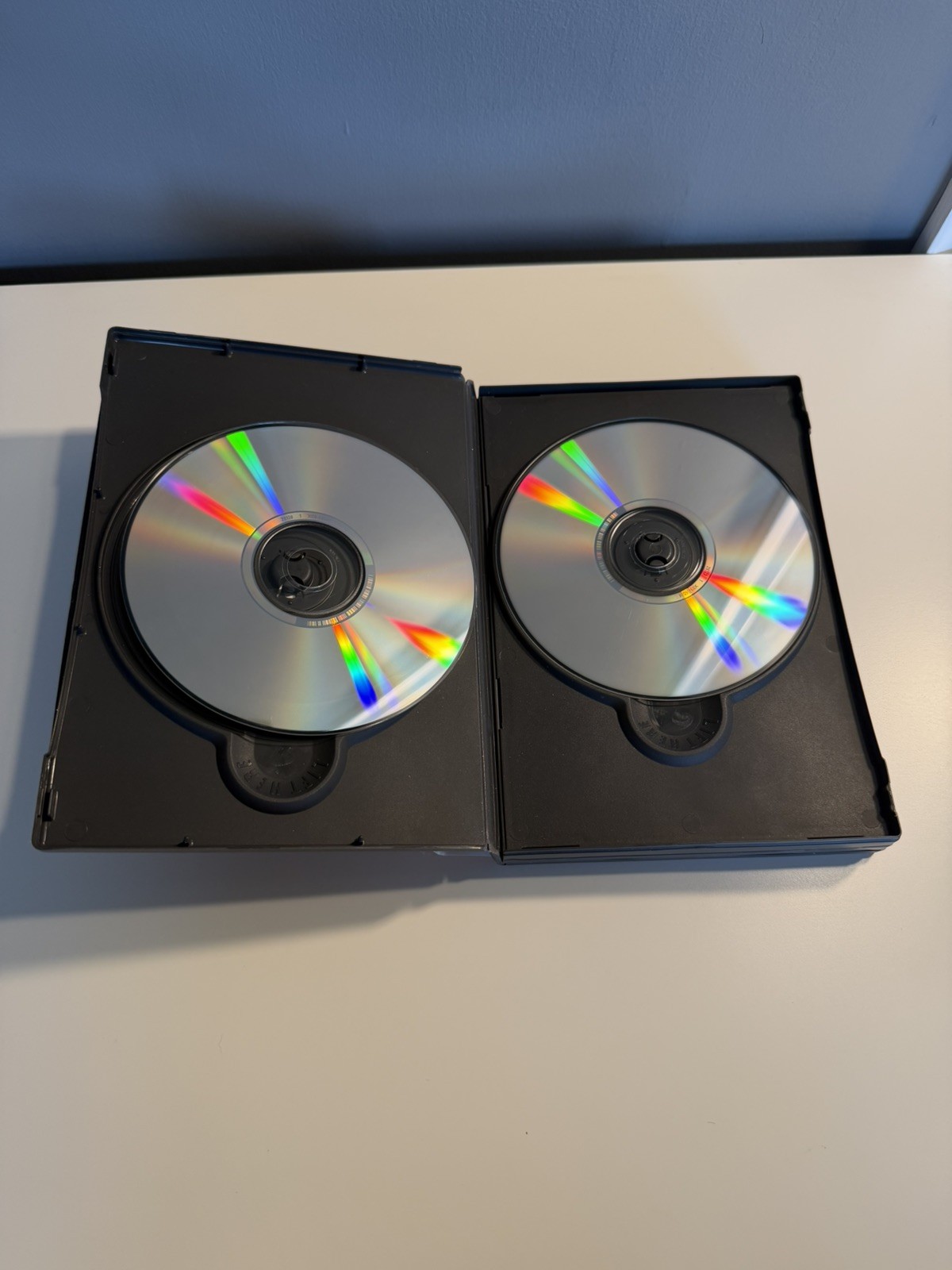 Microsoft Encarta 2004 Encyclopedia Deluxe 3 cd set