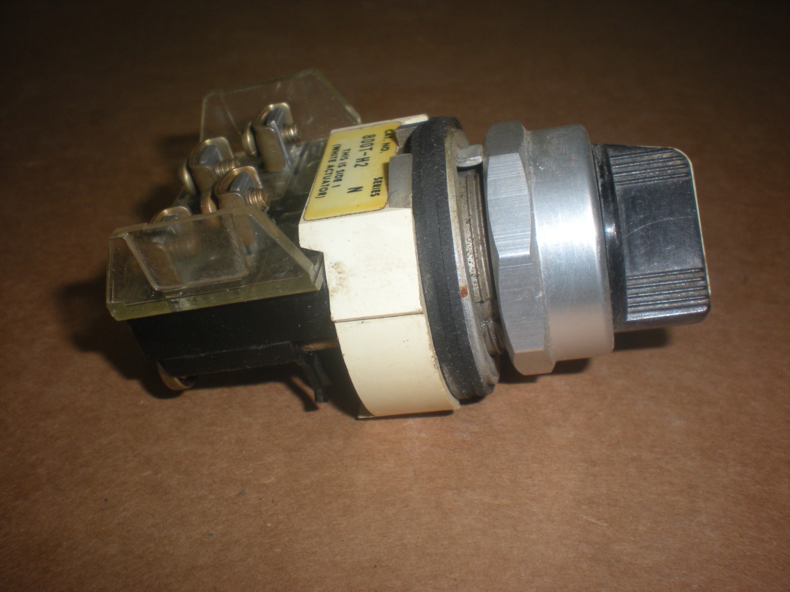 AB 800T-H2 Series N Selector Switch with (1) NO & (1) NC Contact - Tests OK