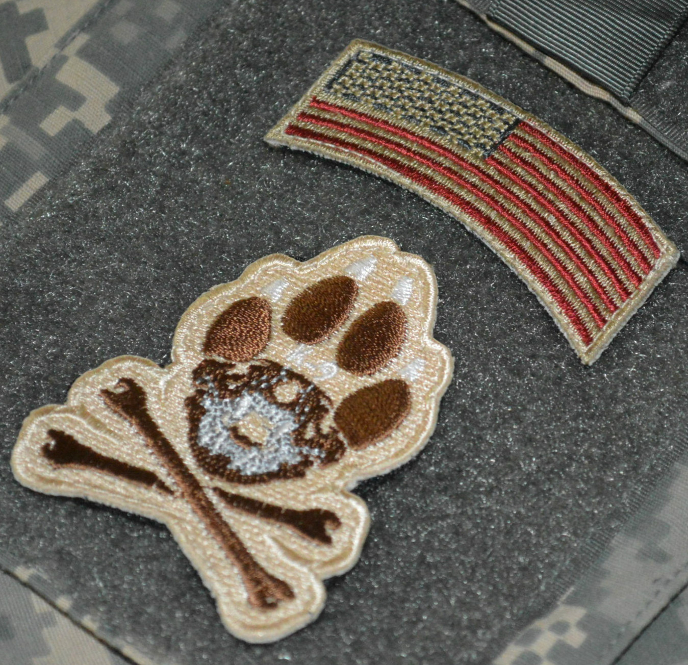 USMC EOD EXPLOSIVE DETECTION CANINE K-9 vêlkrö 2" 2-PC: US FLAG + DOG PAW PRINT