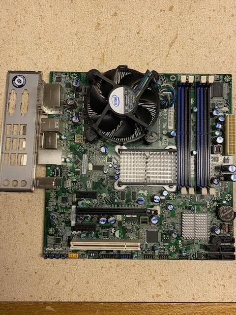INTEL DQ45CB  motherboard and quad core cpu Q8300, Manual and Ram memory