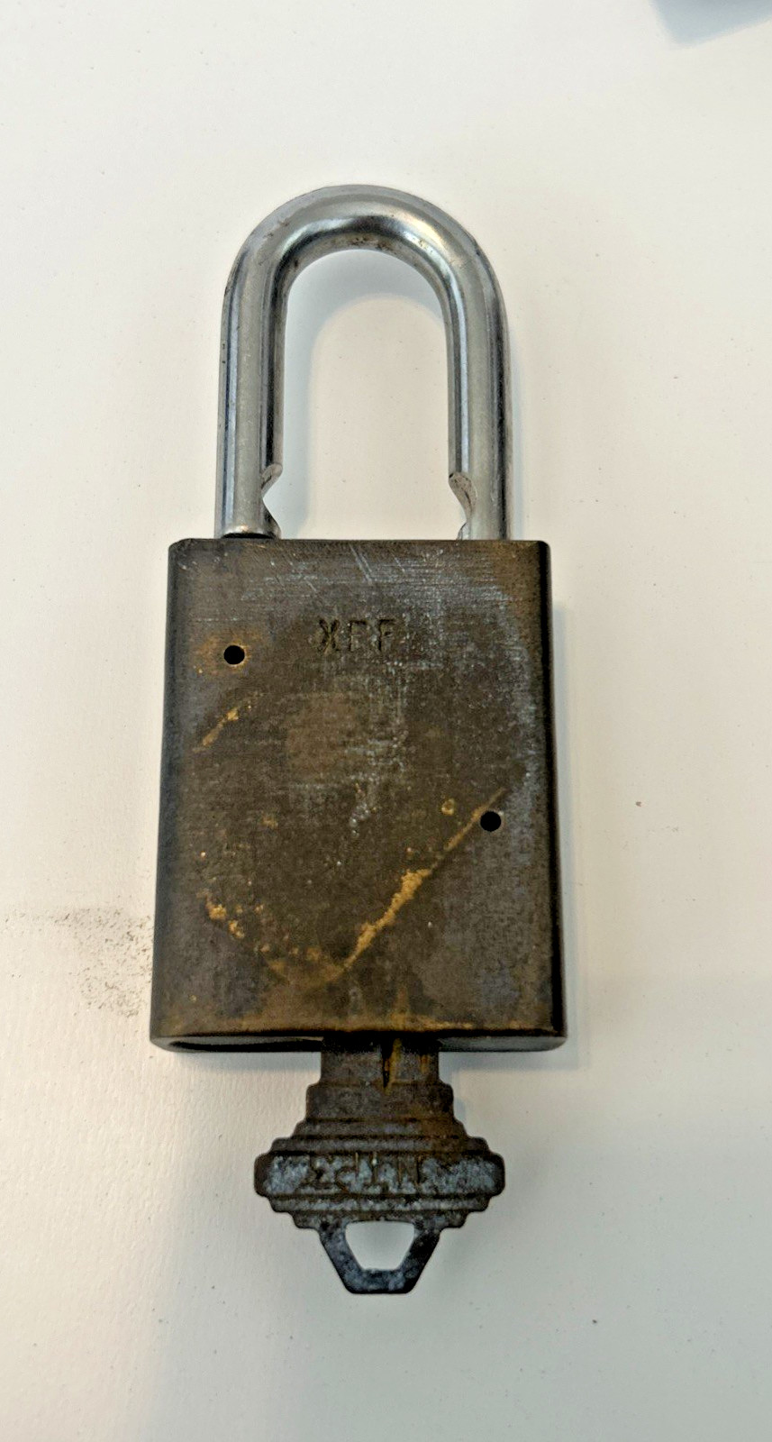 Schlage Padlock Heavy Duty Solid Steel 4" (KFF) w/ Key
