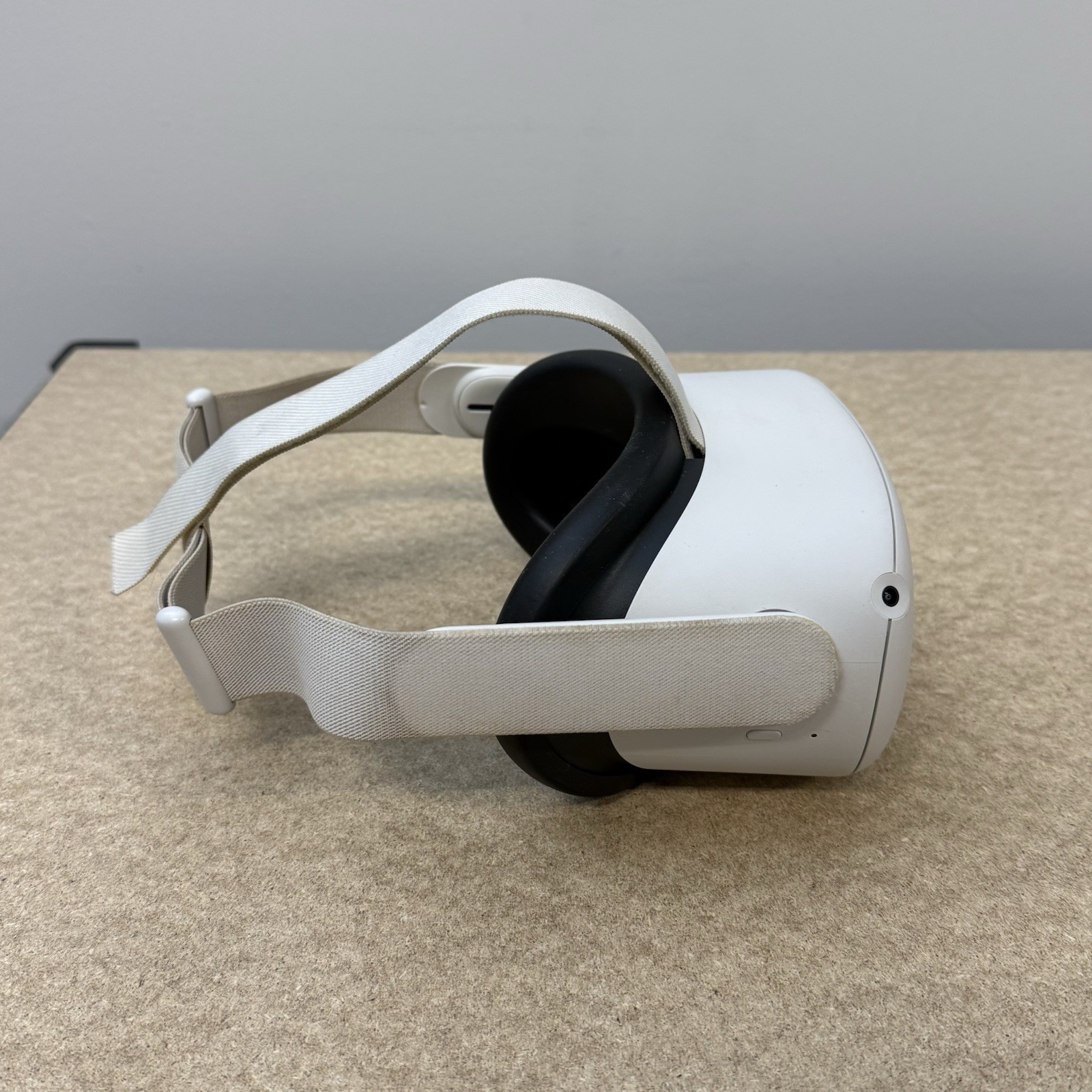 Meta Quest 2 VR Headset 128GB w/ Controllers / Regular Strap - Tested Works