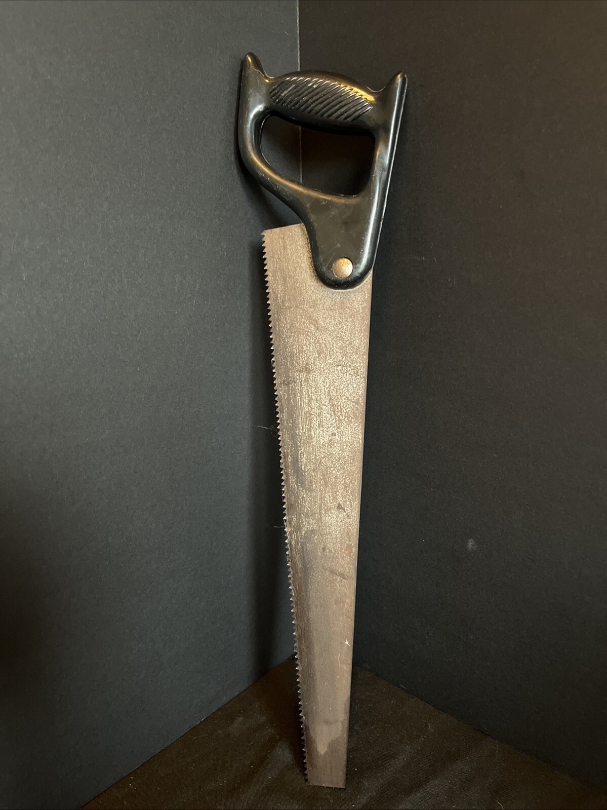 Vintage Hand Saw Removable Blade 16 in Tall w/ 14 in Blade Black Handle Tool