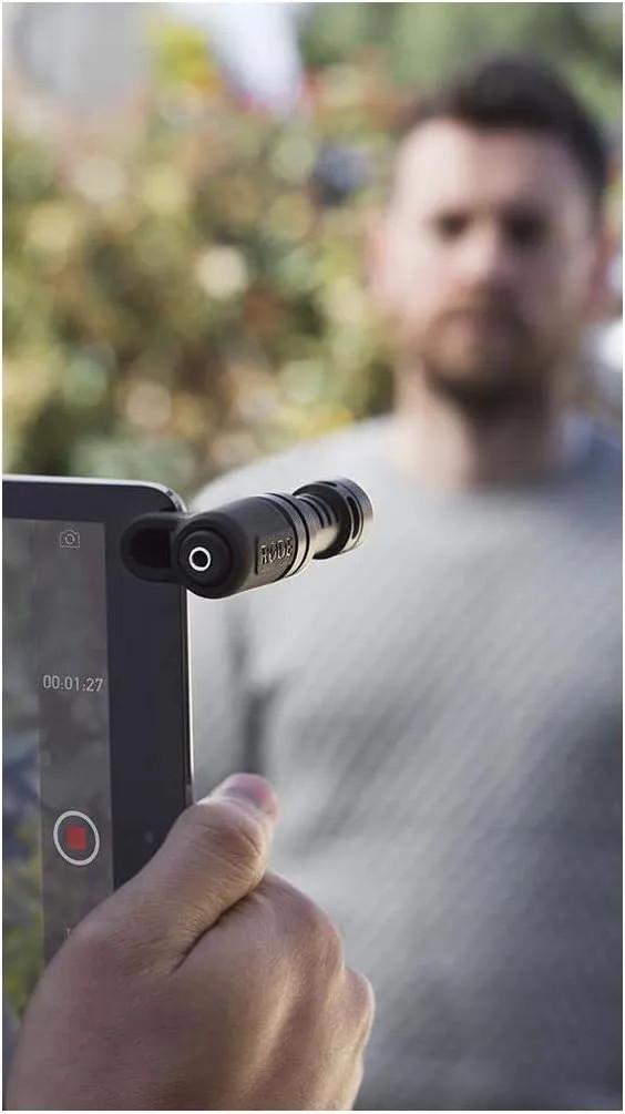 Rode VideoMic Me Compact Microphone with Rode WS9 Blue Windshield