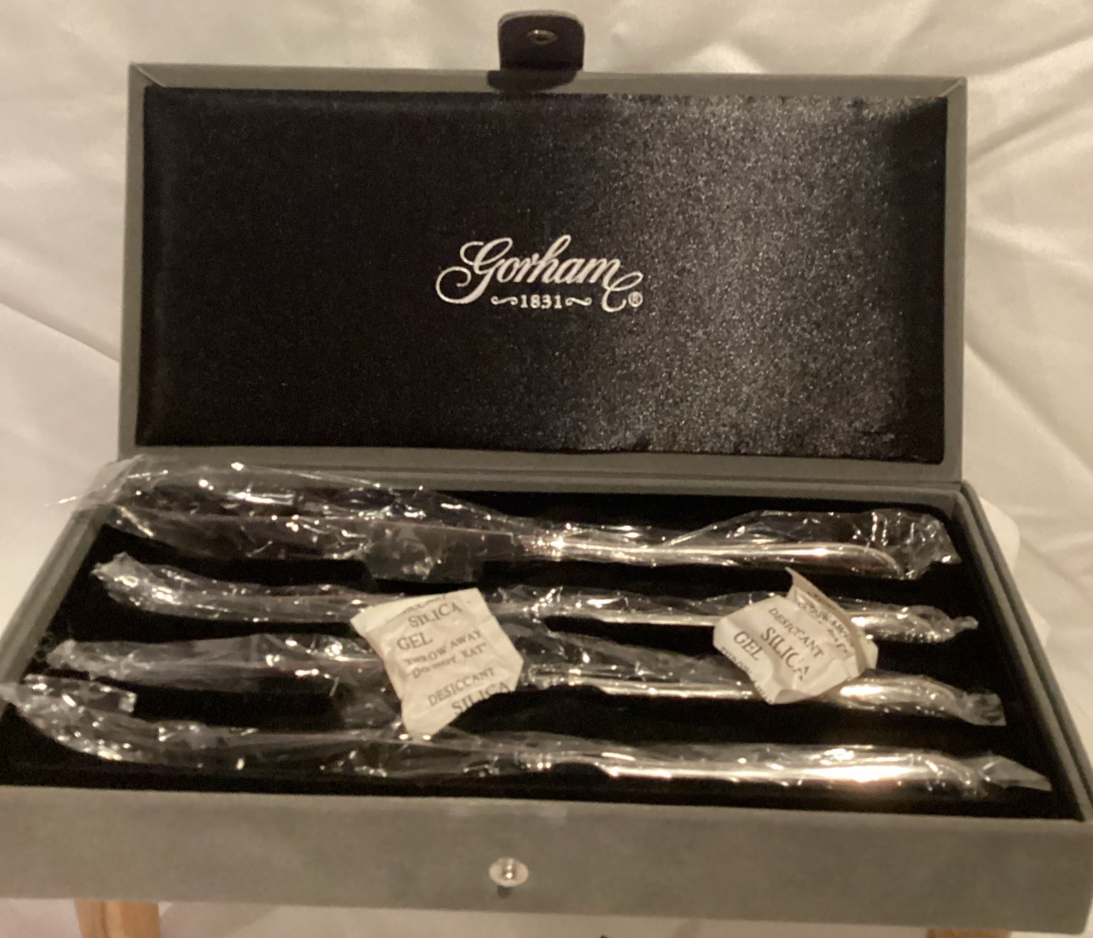 4 Pc. Set Gorham Meredith Steak Knives Velvet Case New Nice Weight