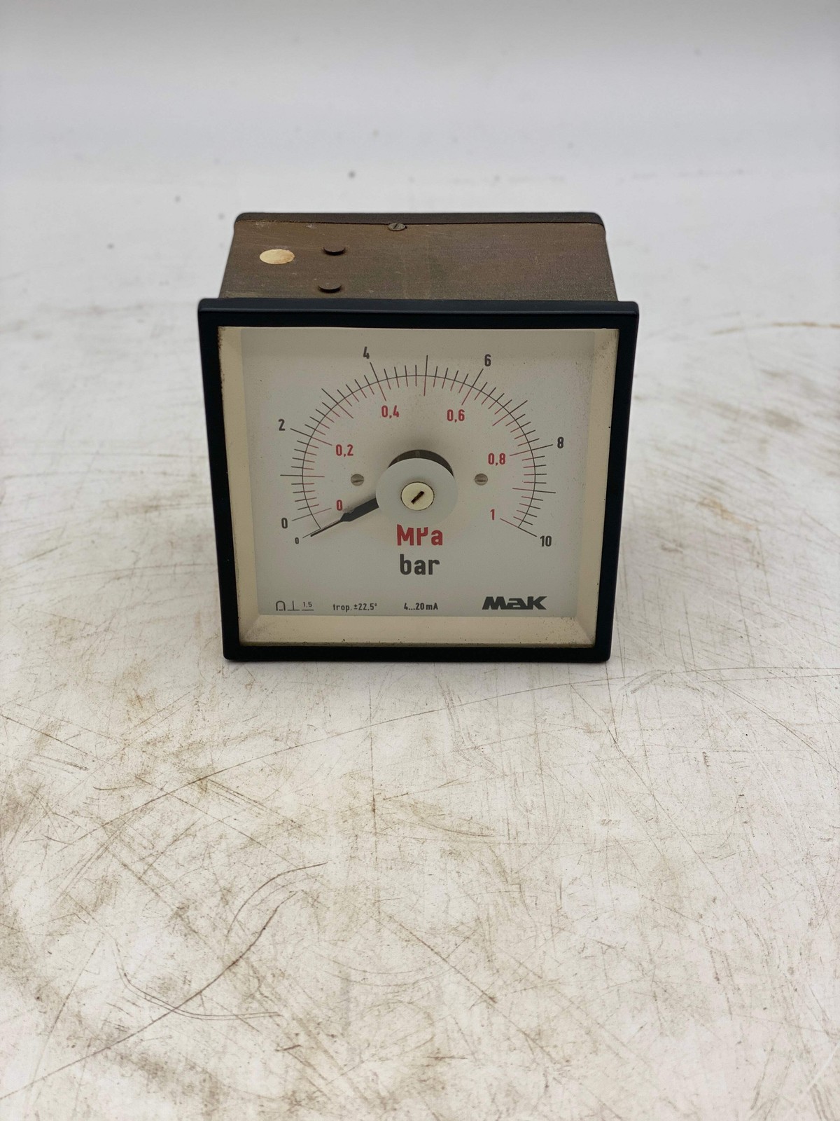 MAK LSP96 0-10 Bar Panel Meter (Used)