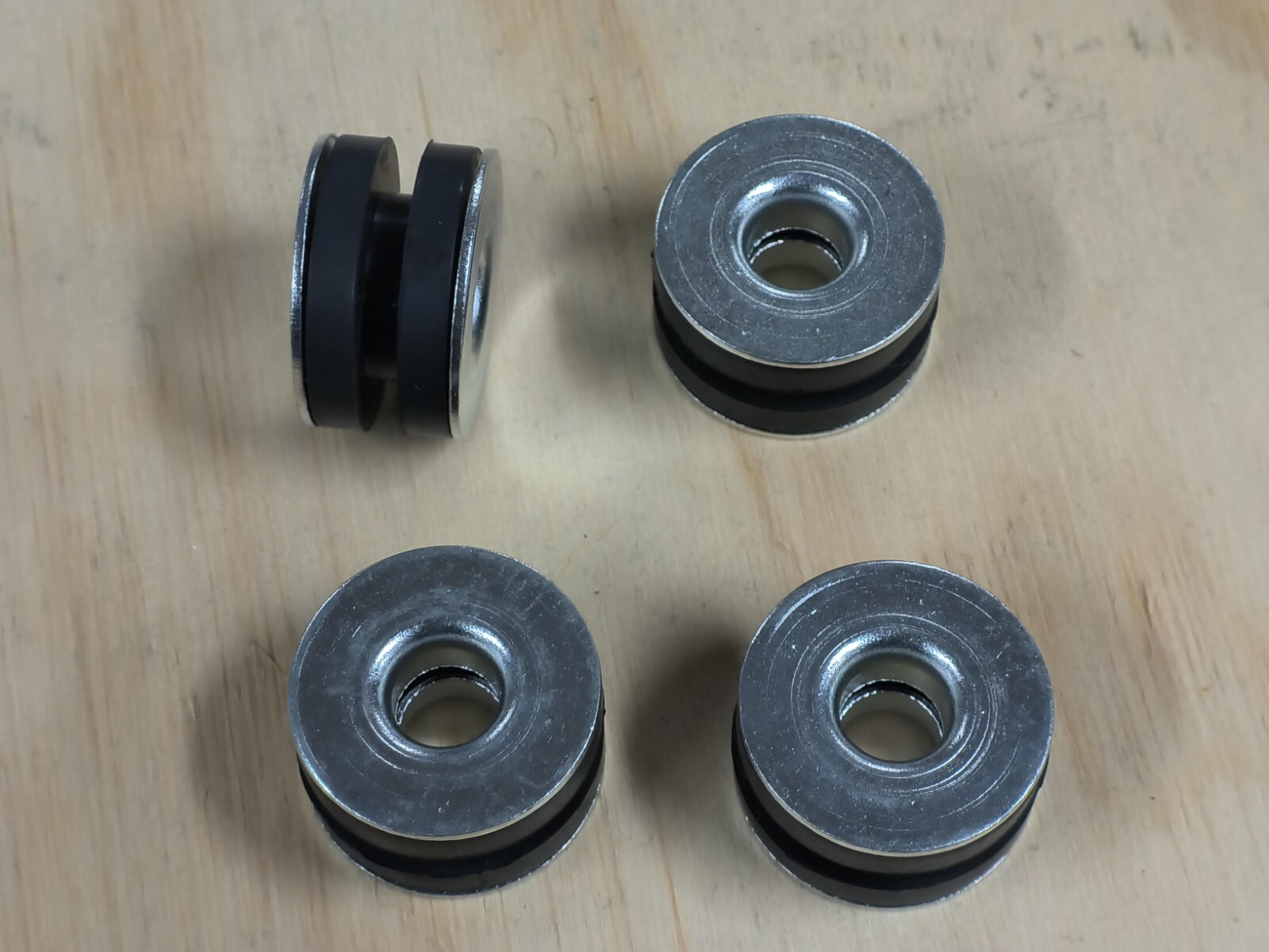 4 PCS 5/16" 8MM Captive Isolation Mount / Vibration Damper EPDM Galvanized Steel