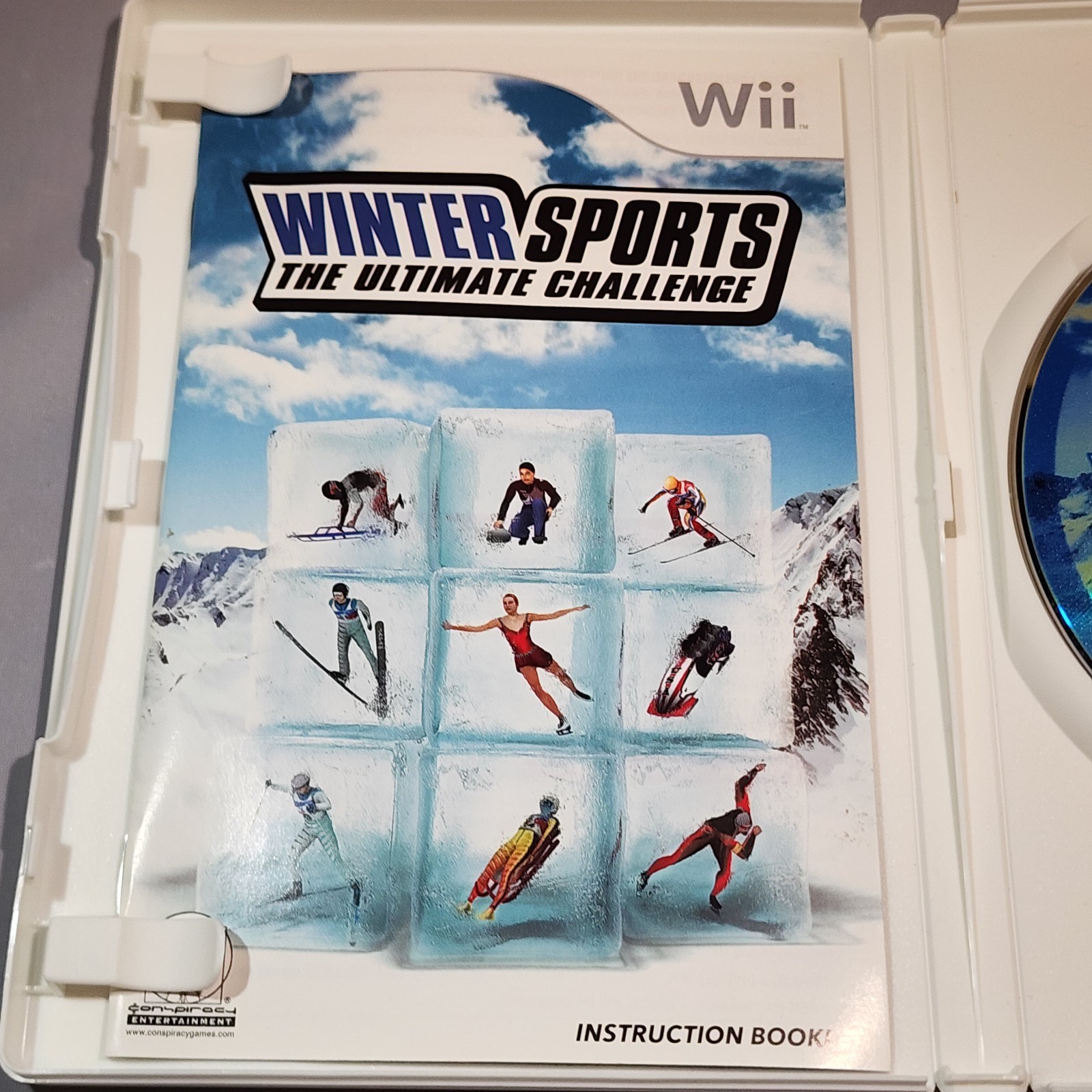 Nintendo Wii (White) Console Bundle - Tested and Working