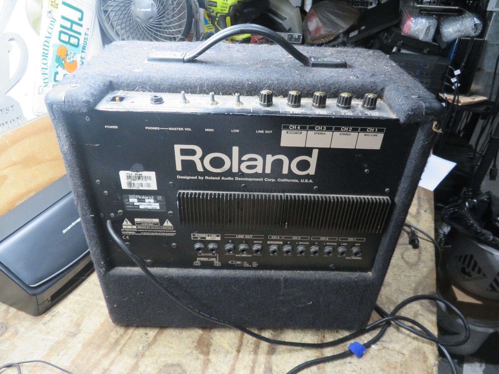 Roland KC-300 4-Channel Mixing Keyboard Amplifier TESTED