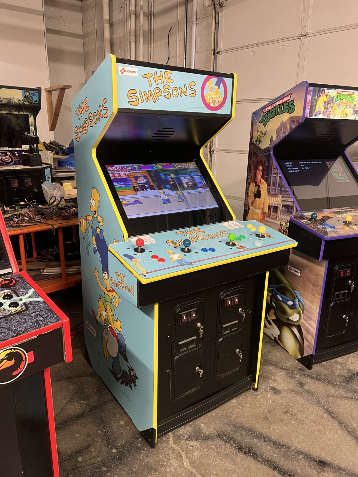 THE SIMPSONS ARCADE MACHINE by KONAMI 1991