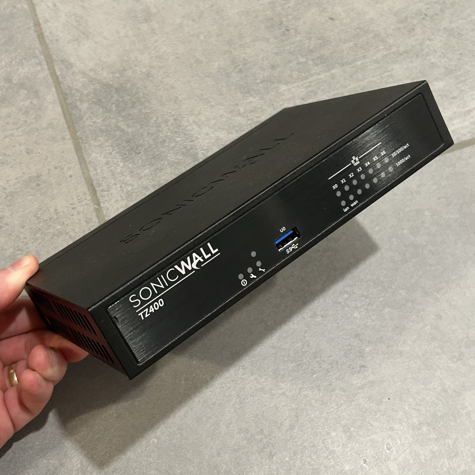 SonicWall TZ400 Network Security - APL28-0B4 Firewall Appliance
