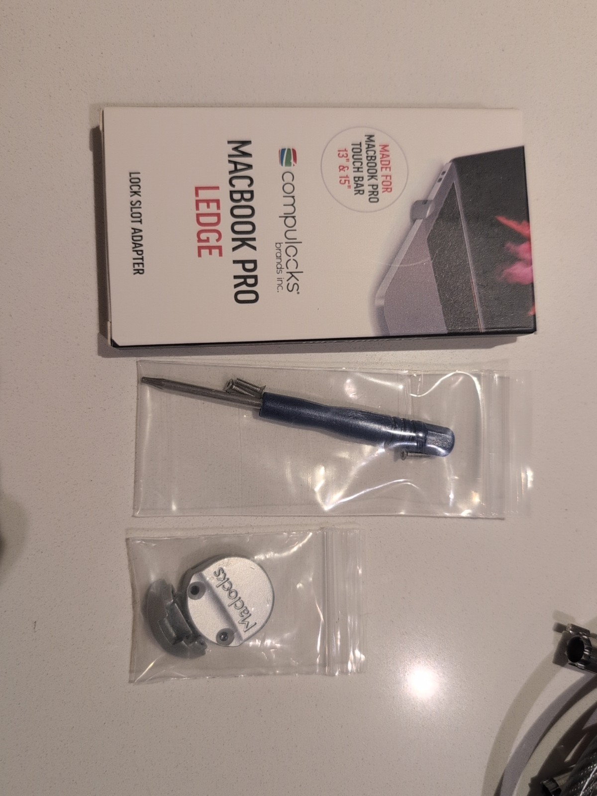 Kensington Master Keyed MicroSaver Security Cable & MacBook Pro Ledge