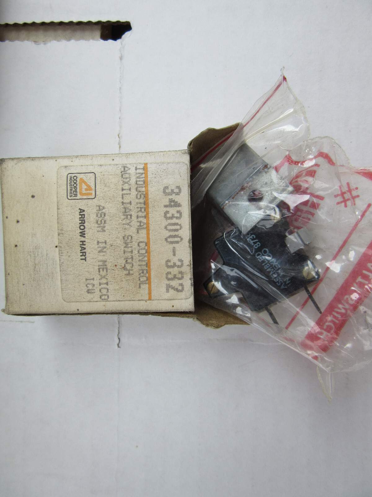 Arrow-Hart 34300-332 Auxiliary Switch New!!! with Free Shipping