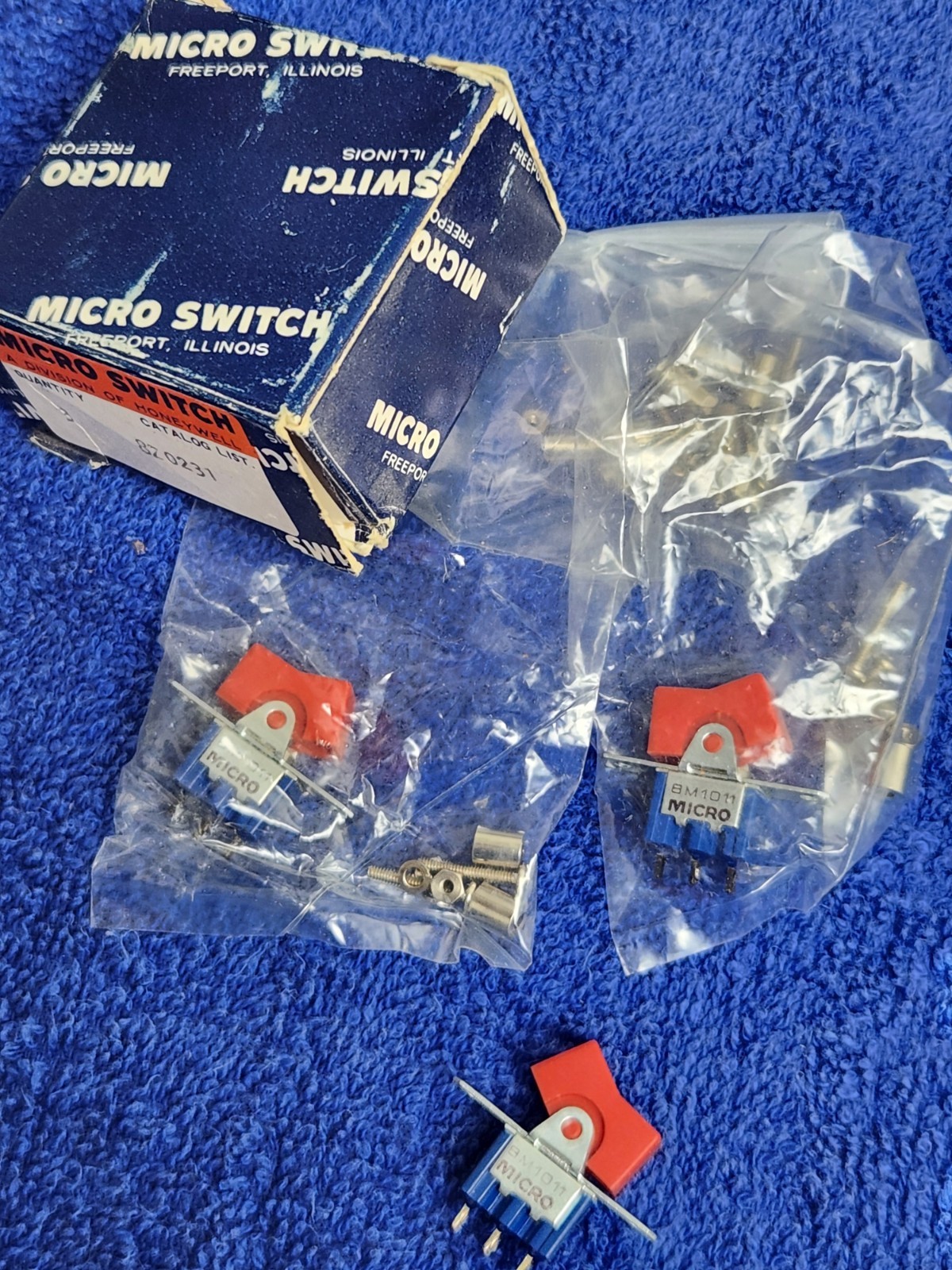 Honeywell Micro Switch 8M1011 Rocker Switch Brand New Old Stock