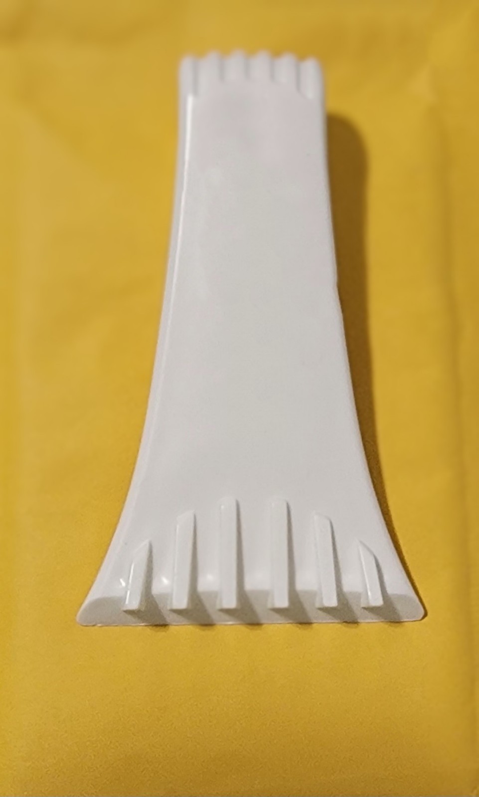 NEW ICE SNOW WINDOW SCRAPER PLASTIC DE ICER HANDLE TOOL HAS RANDOM COMPANY LOGO