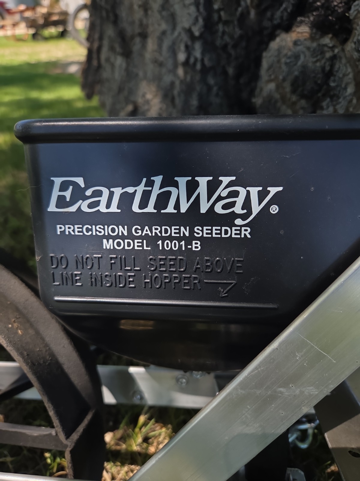 EarthWay Precision Garden Seeder 1001B With 6 Seed Plates And Row Marker