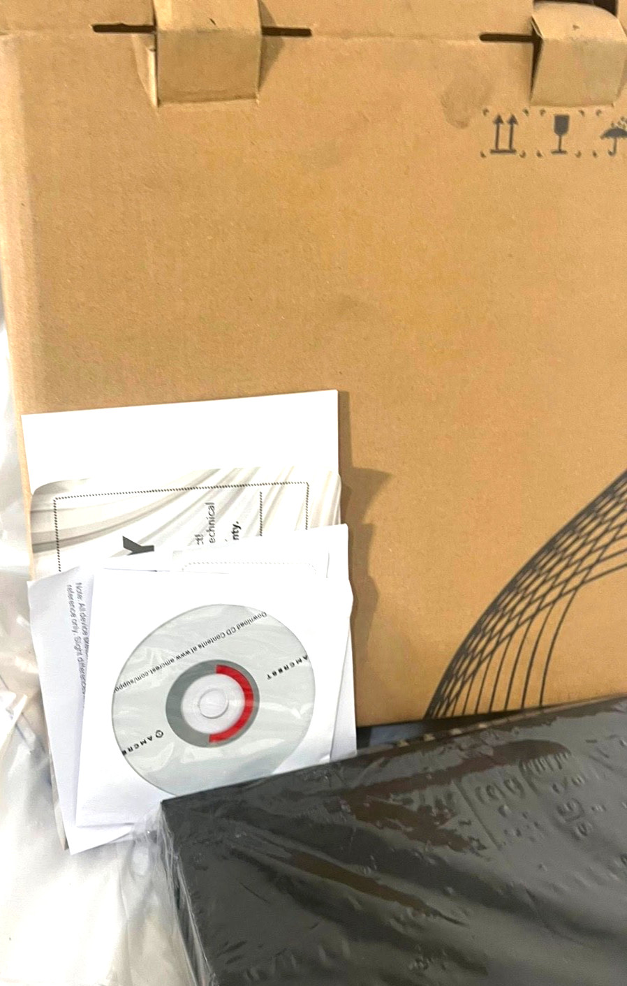 Amcrest Network Video Recorder AMDV10818-S5 NEW WITH CAMERA CABLE NEW.
