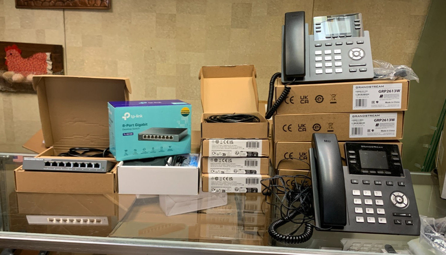 6 Grandstream GRP2613w 6-Line Carrier-Grade IP Phone