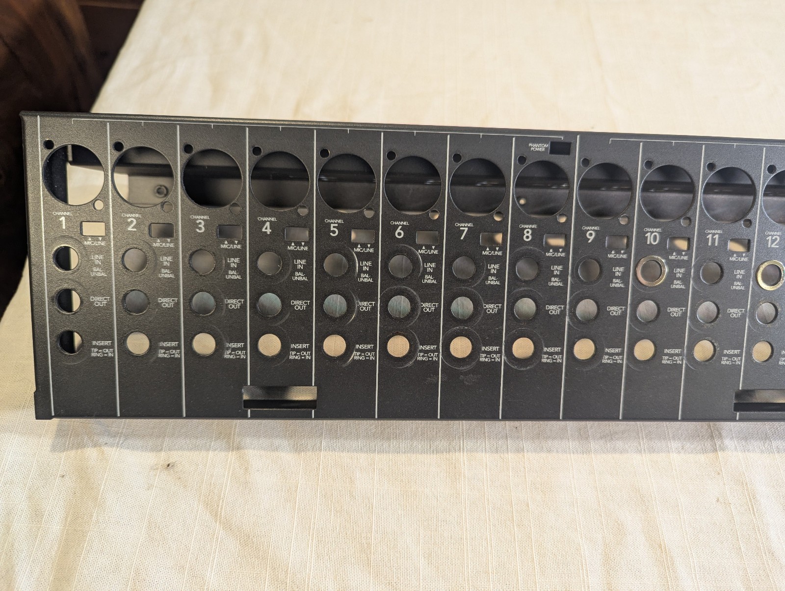 Mackie 32-8 Analog Mixing Console- Input Panel