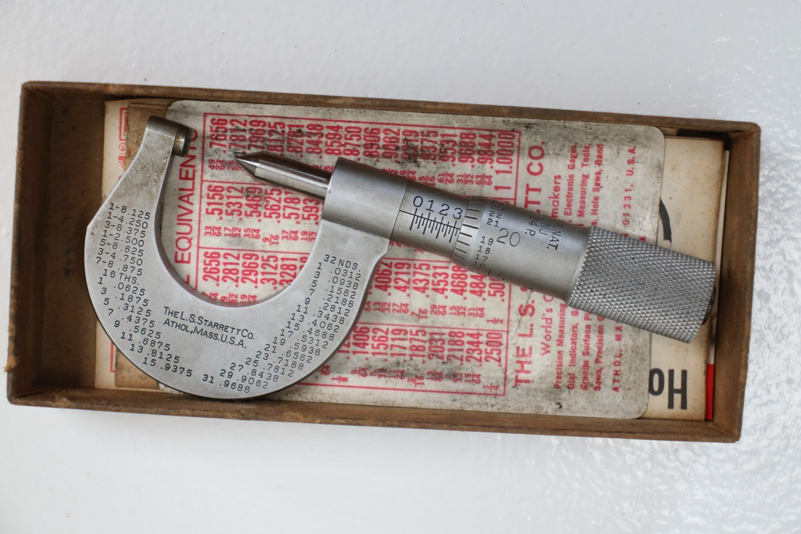 Starrett Micrometer Caliper 1" screw thread type No. 575