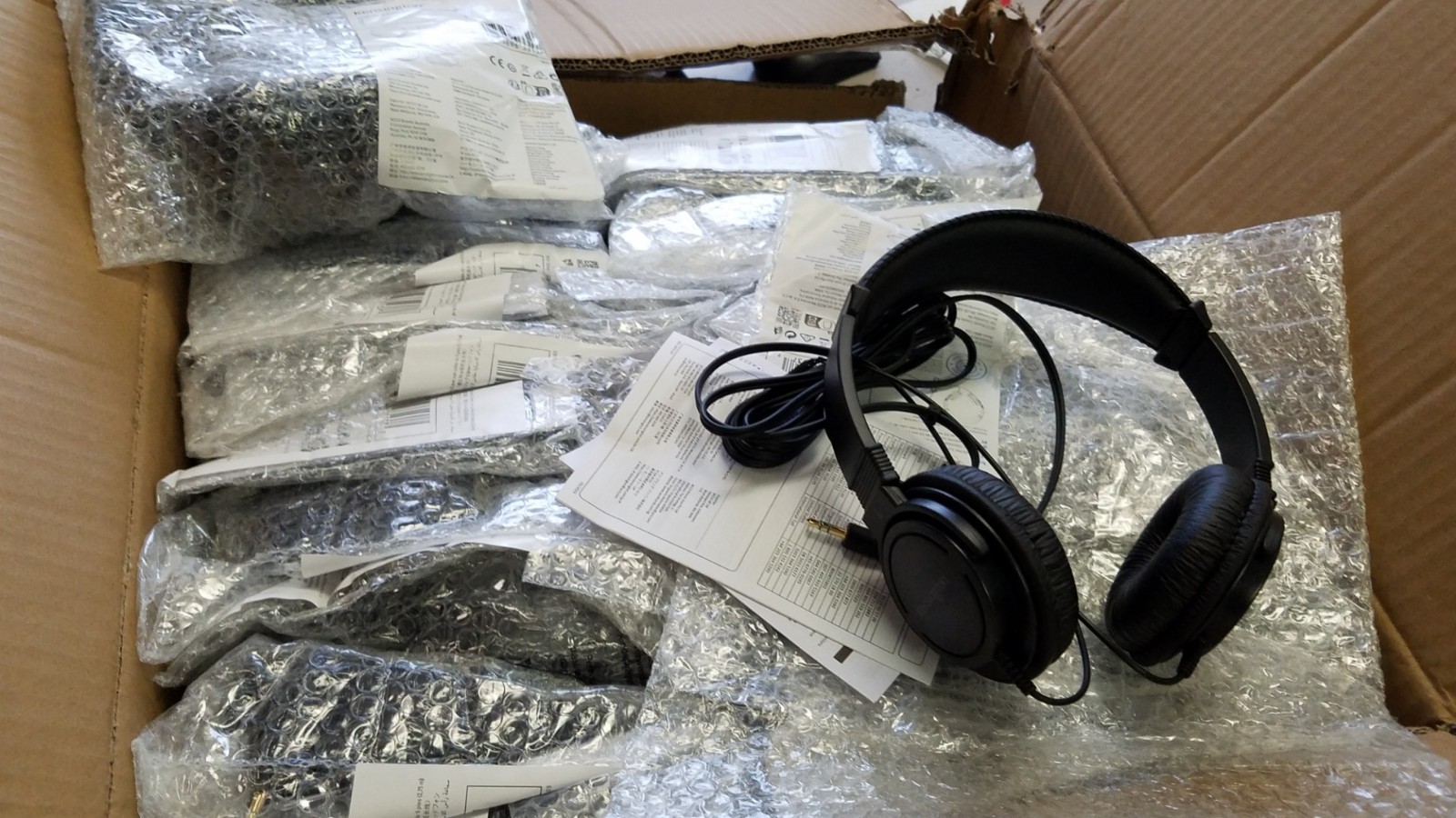 Lot of 40 Kensington Hi-Fi On-Ear Headphones w/ 9-Ft Cord K33137 (085896331377)