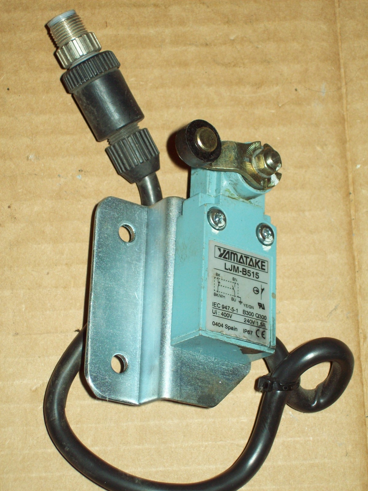 YAMATAKE LJM-B515 LIMIT SWITCH w COMPACT ROLLER LEVER *FREE SHIPPING*