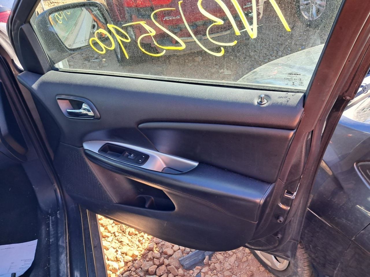 JOURNEY 2016 Glove Box 4840870