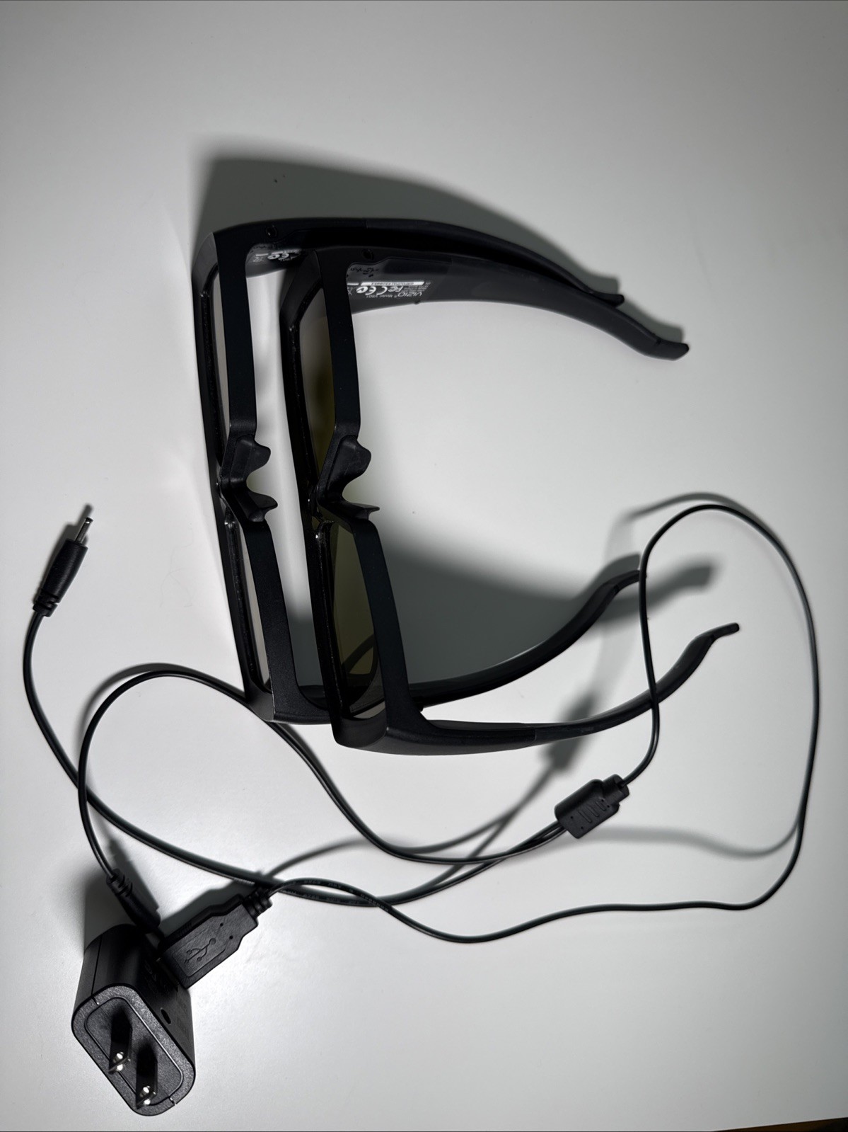 LOT OF 2  Vizio Rechargeable Full HD 3D Glasses Model VSG1 With CHARGER