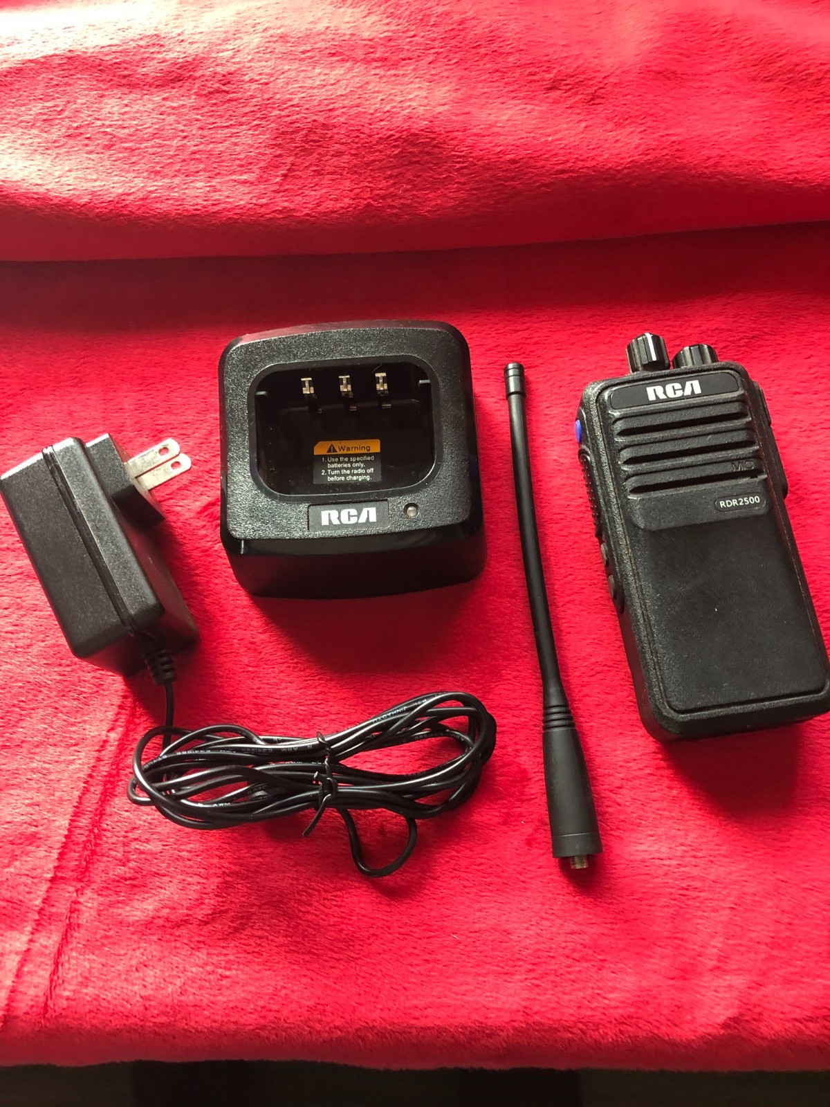 RCA RDR2500V VHF 136-174 MHz DMR  DIGITAL/ANALOG  HANDHELD RADIO WITH BATTERY