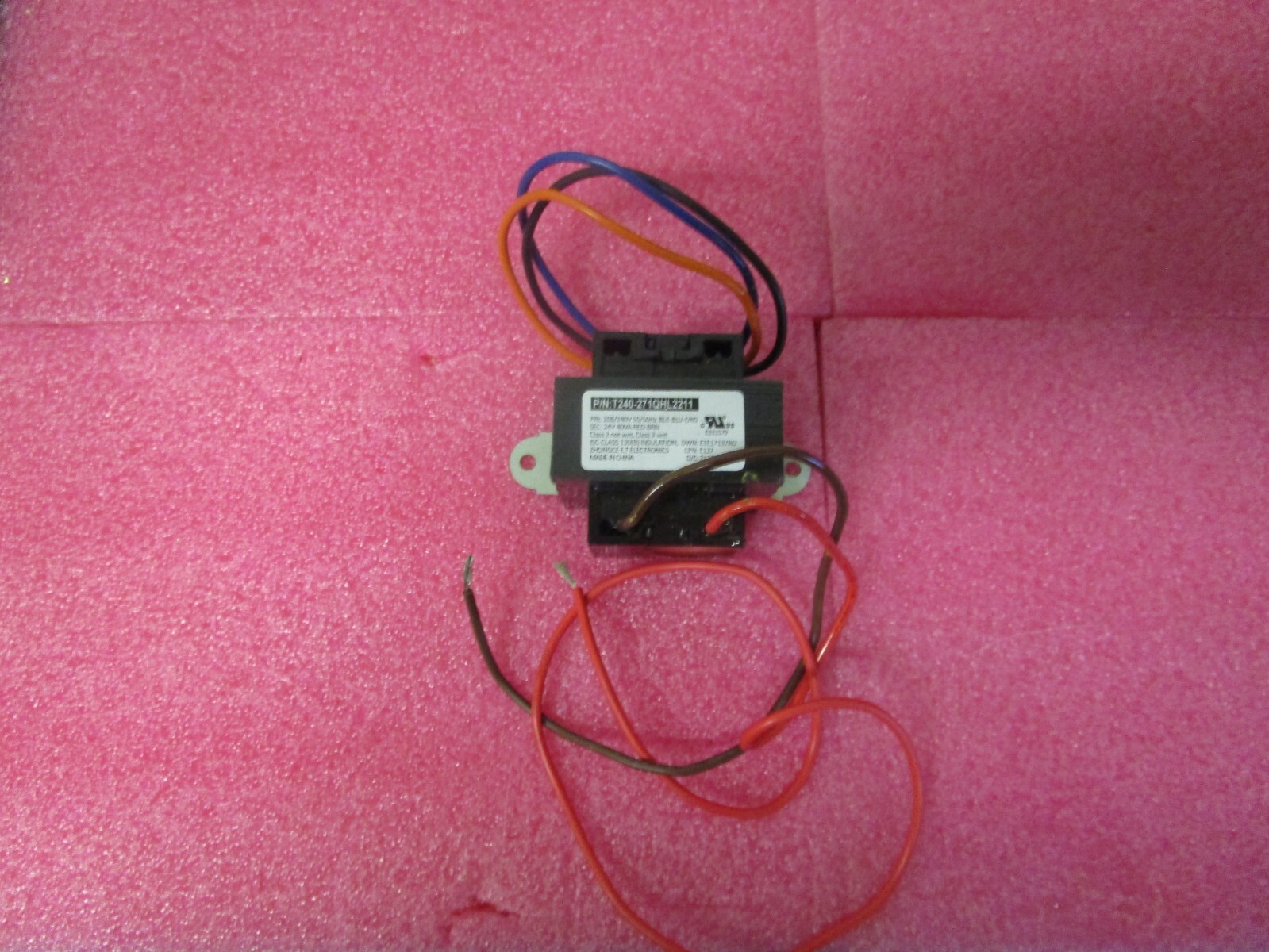 1 First Company E137 208/240V Transformer  24V 40VA  P/N T240-271QHL2211 NEW